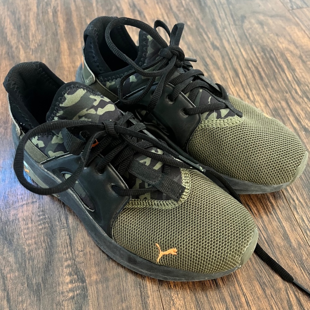Boys Puma Sneakers Size 2.5